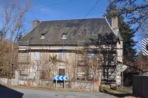 Réfection d'une propriété avec 2 poivrières à Ussel