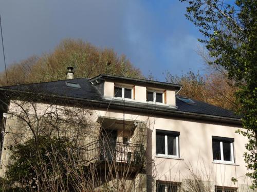 Réfection d'une toiture à 4 pans avec plafond PVC anthra à Ussel